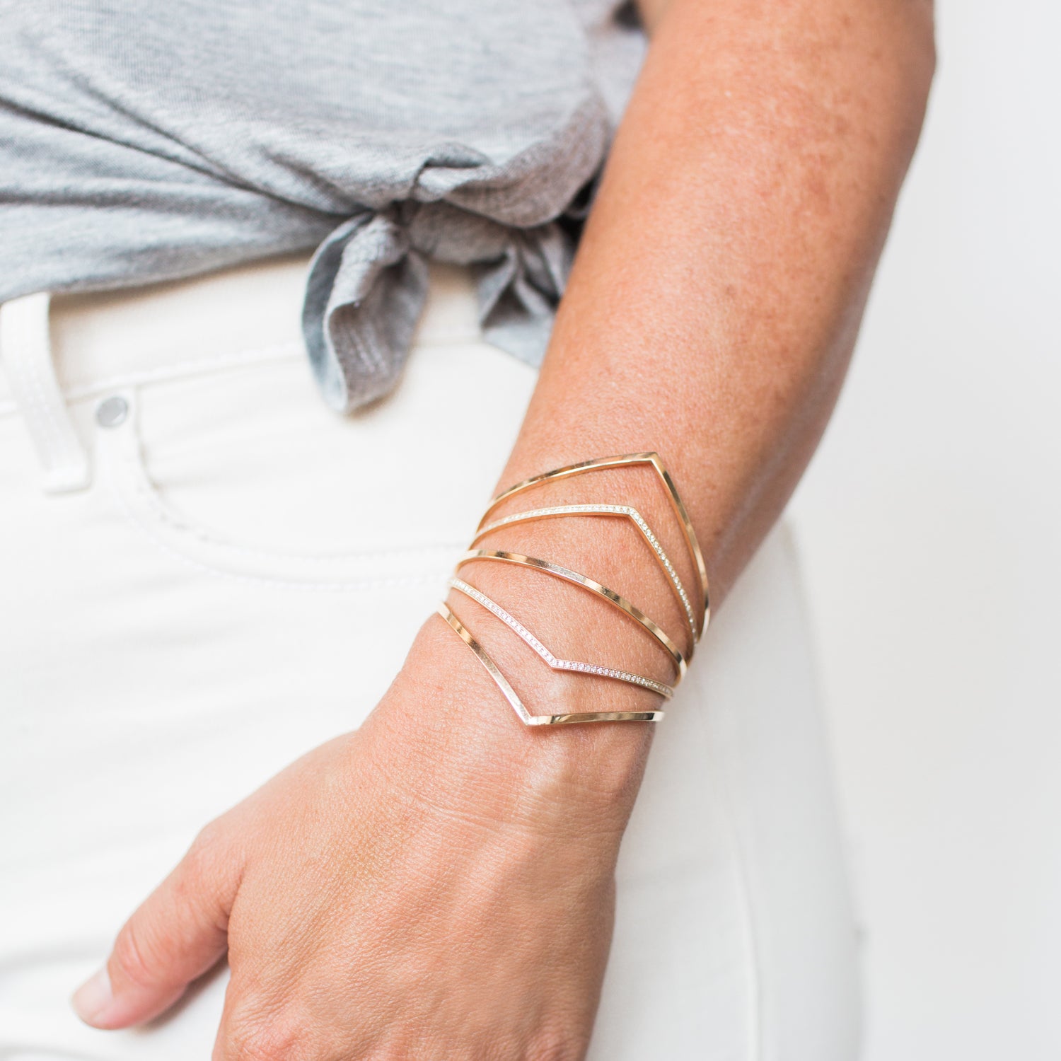 14k 5 Pointed Bar Cuff with Pavé Diamonds