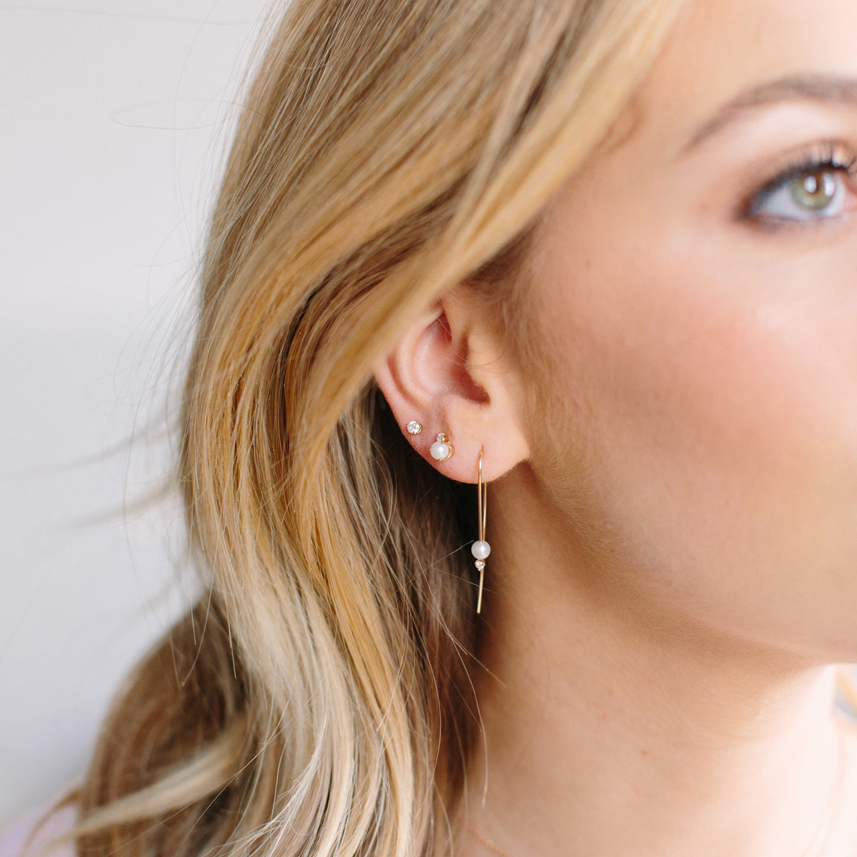 Zoe Chicco ピアス 14K ゴールド 14金 ダイヤモンド バー 片耳 Zoë Chicco 14k Gold 5 Diamond Chubby Huggie Hoop Earrings