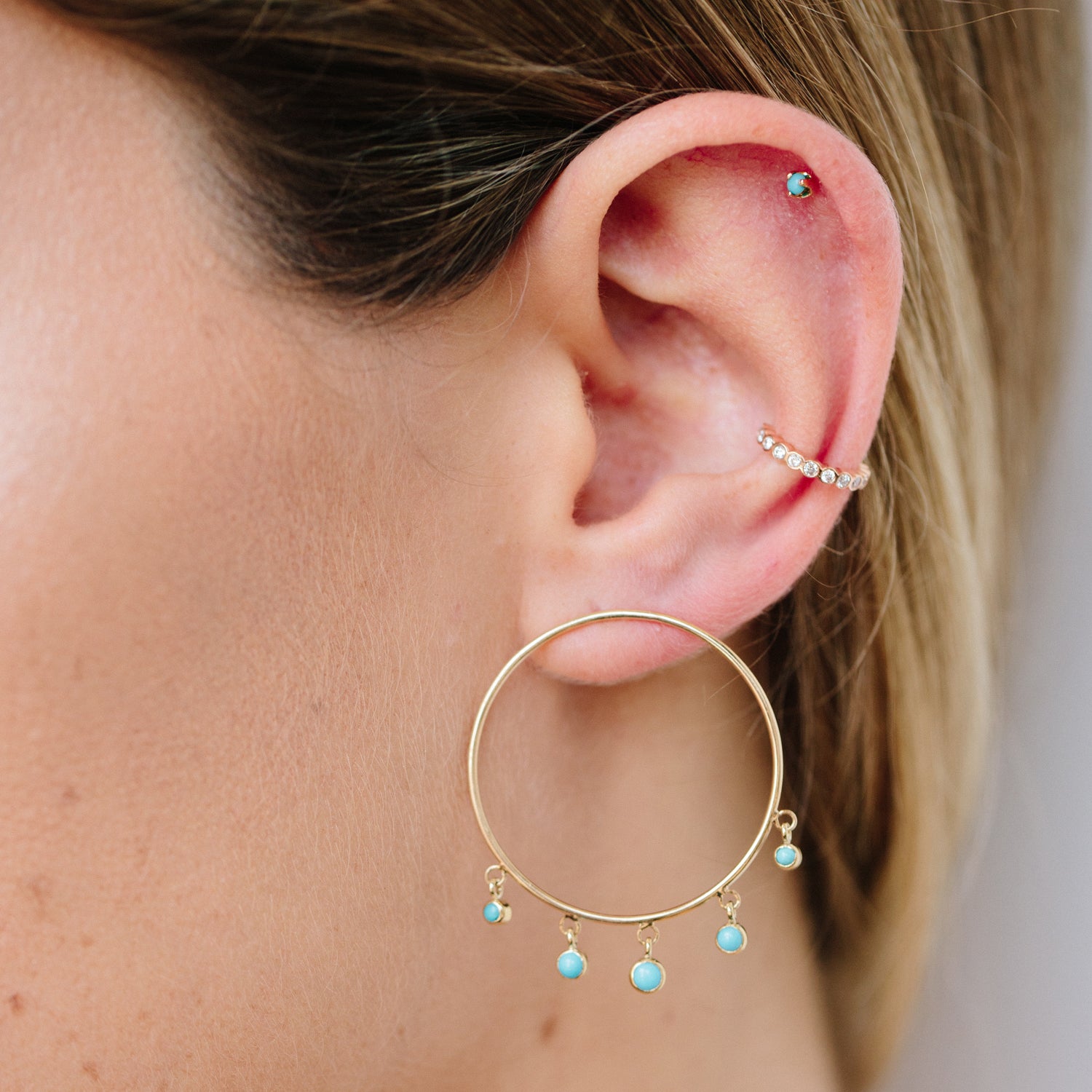 Girl wearing zoe chicco earrings