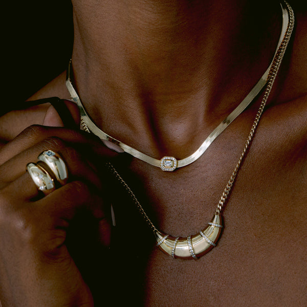 close up of woman's neck wearing a Zoë Chicco 14k Gold Pavé Diamond Banded Large Aura Necklace
