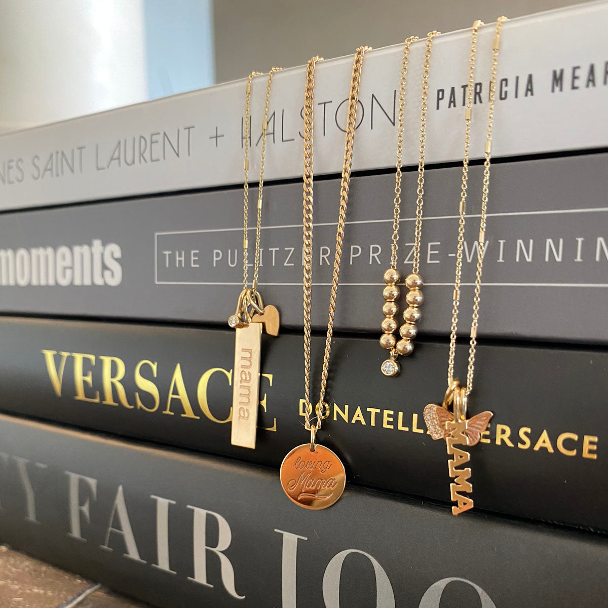Zoë Chicco 14kt Gold Single Nameplate Charm Pendant