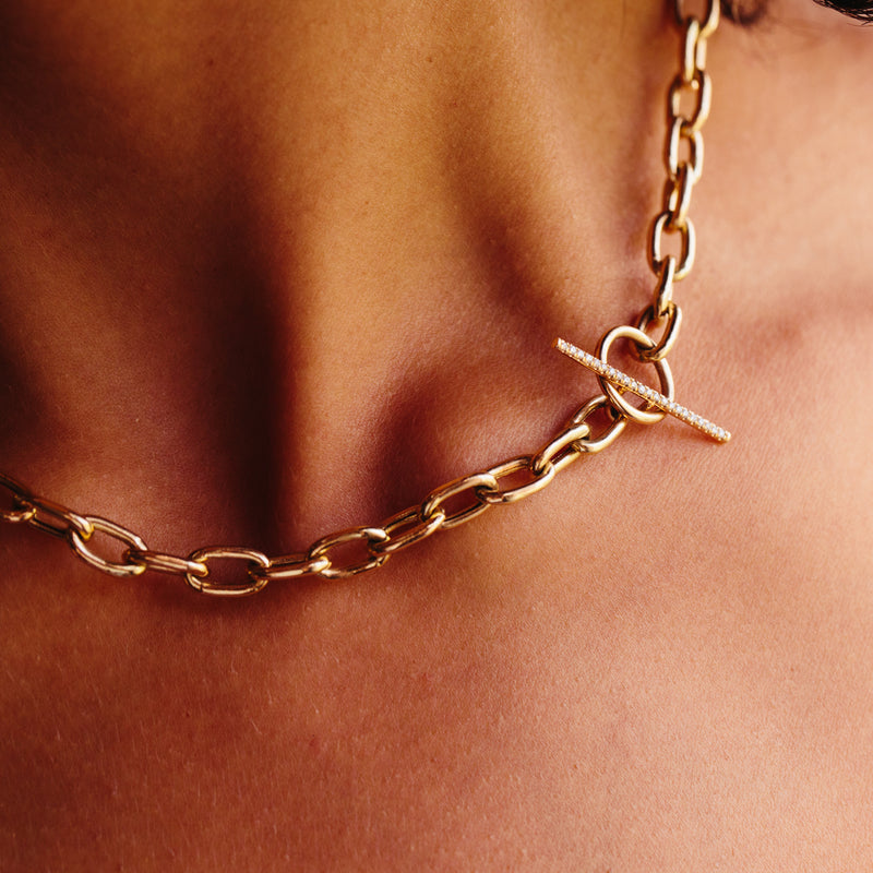 close up of Zoe Chicco 14k Gold Extra Large Square Oval Link Chain Pave Diamond Toggle Necklace